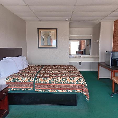 Oyo Sheldon'S Motel And Restaurant Keysville Εξωτερικό φωτογραφία